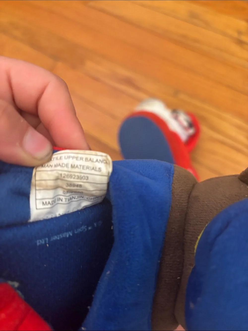 Paw patrol slippers size 9/10